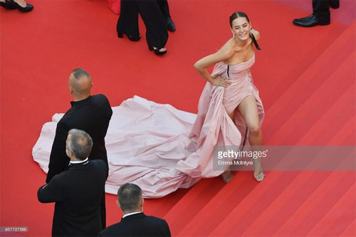 Sự cố thời trang tại Cannes 2018: Hở ngực, lộ đồ lót "lên ngôi" - 9