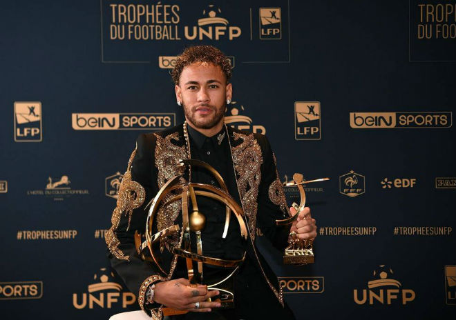 Neymar nhận giải "Cầu thủ xuất sắc nhất Ligue 1" mùa vừa qua