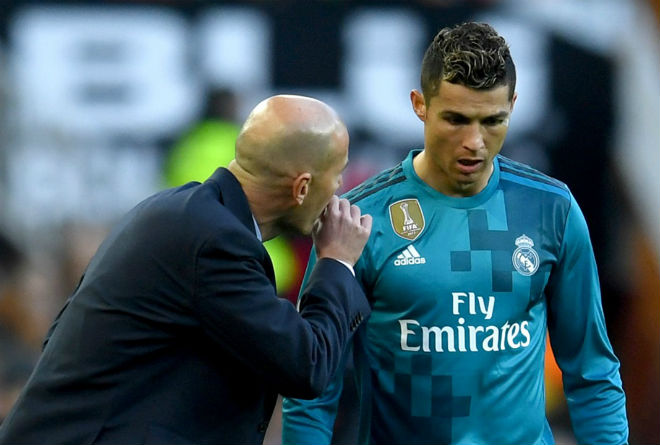 Real mạnh tay với Ronaldo: Thua Liverpool cúp C1, "bố già" đuổi ra đường Real mạnh tay với Ronaldo: Thua Liverpool cúp C1, "bố già" đuổi ra đường
