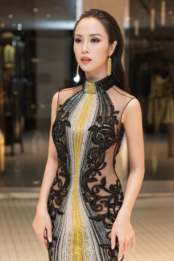 "Nữ diễn viên bốc lửa nhất Việt Nam" hé lộ áp lực phải "đẹp bạo" trên thảm đỏ LHP Cannes "Nữ diễn viên bốc lửa nhất Việt Nam" hé lộ áp lực phải "đẹp bạo" trên thảm đỏ LHP Cannes