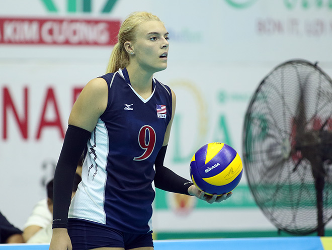 Nữ thần bóng chuyền đẹp nhất thế giới đến VN ẵm luôn giải Hoa khôi - 9