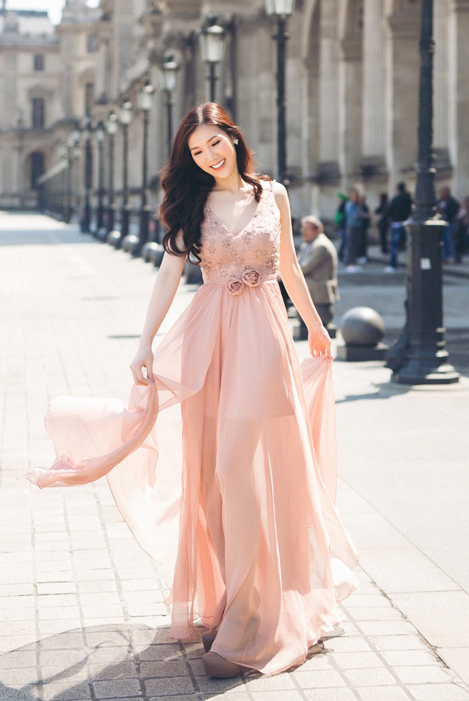 Phí Thùy Linh tình tứ với chồng doanh nhân ở Pháp - 7