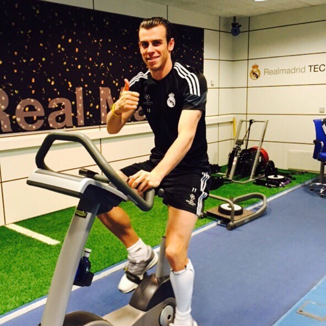 Ibrahimovic, Bale ở nhà xem World Cup nhưng vẫn tích cực tập gym, luyện cơ - 4