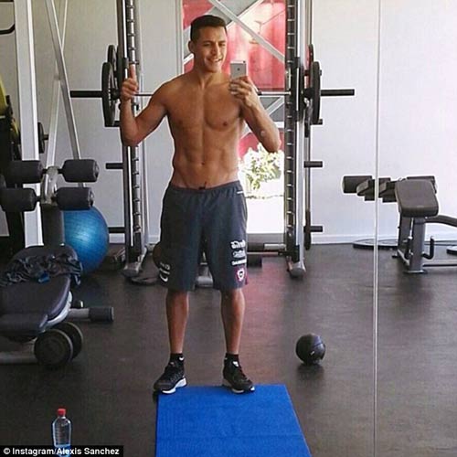 Ibrahimovic, Bale ở nhà xem World Cup nhưng vẫn tích cực tập gym, luyện cơ - 7