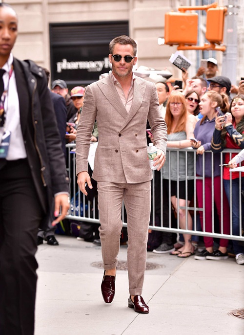 “Thuyền trưởng” Chris Pine: Từ cậu bé quê mùa đến quý ông của những bộ suit - 5