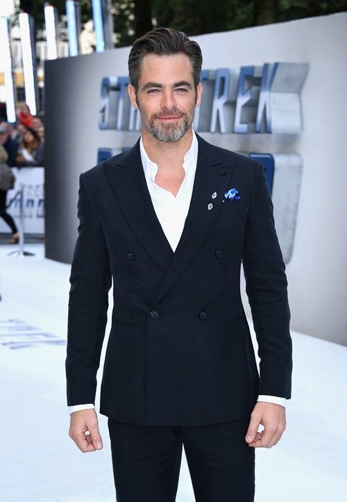 “Thuyền trưởng” Chris Pine: Từ cậu bé quê mùa đến quý ông của những bộ suit - 4