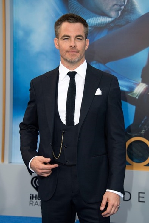 “Thuyền trưởng” Chris Pine: Từ cậu bé quê mùa đến quý ông của những bộ suit - 13