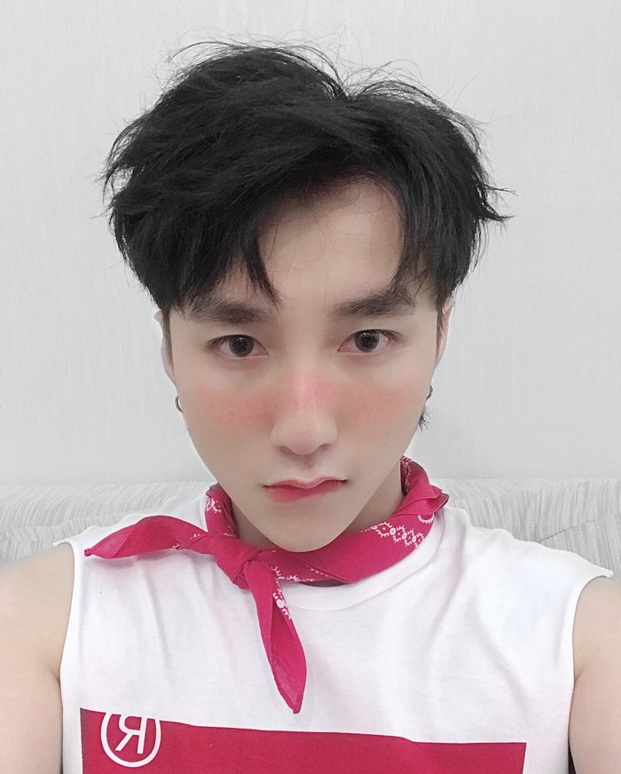 Sơn Tùng, Đào Bá Lộc, Noo Phước Thịnh nữ tính vì trang điểm quá kỹ - 5