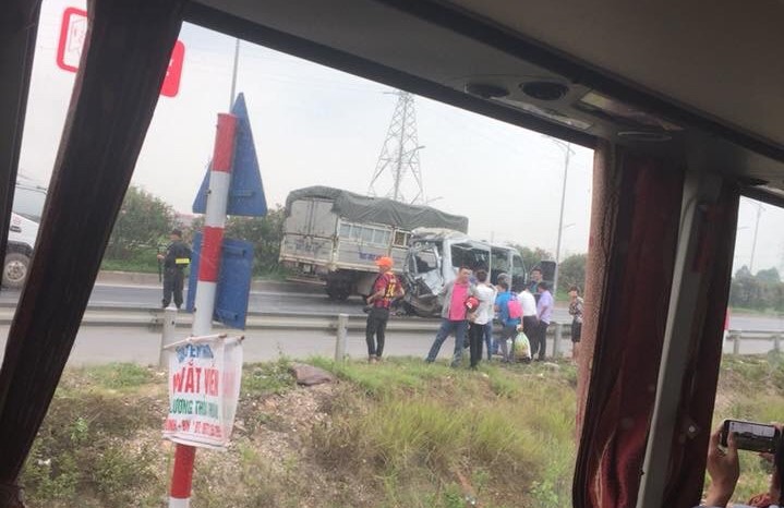 Xe tải đâm vào đuôi xe khách: 2 người chết, 6 người bị thương - 1