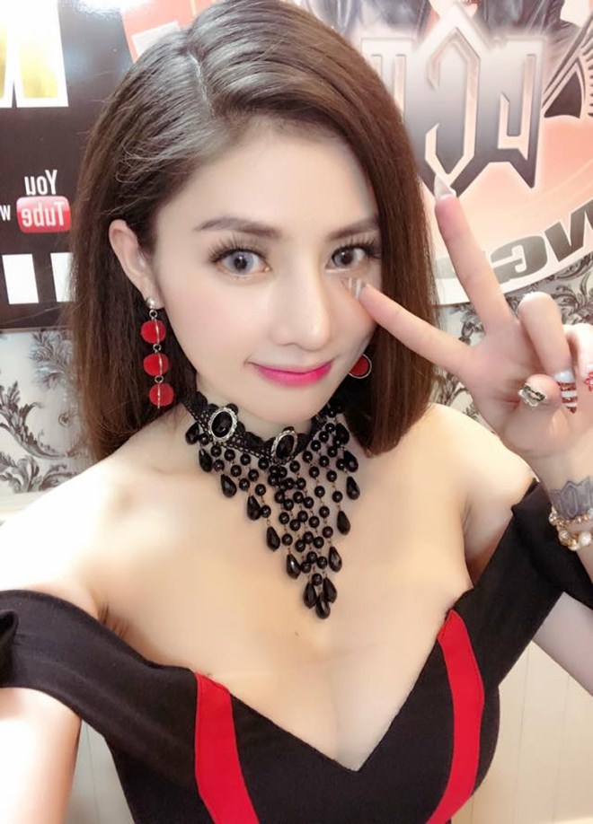 Bạn gái nóng bỏng yêu 16 năm của "ông hoàng miền Tây" - 2