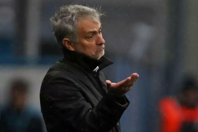 Zidane rời Real: Mourinho và sếp MU cãi nhau to vì Bale 200 triệu bảng - 2