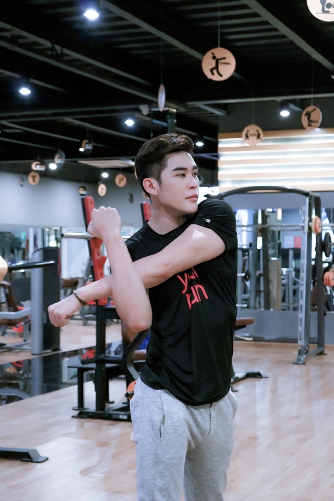 Một tháng &#34;ăn ngủ&#34; trong phòng gym để có thân hình nam vương như Minh Trung - 2