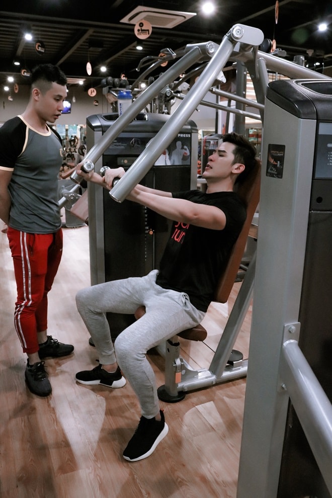Một tháng &#34;ăn ngủ&#34; trong phòng gym để có thân hình nam vương như Minh Trung - 7