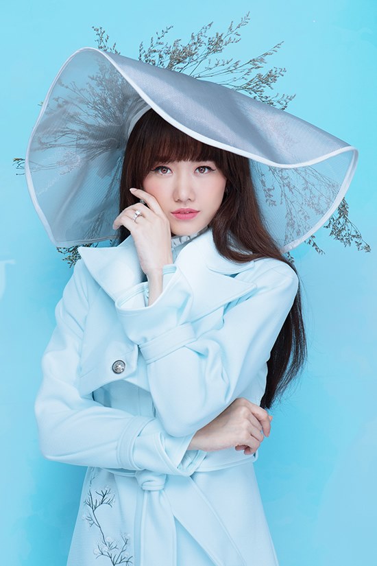Hari Won, Min, Hương Giang lăng xê mốt mũ to ngợp mắt Hari Won, Min, Hương Giang lăng xê mốt mũ to ngợp mắt