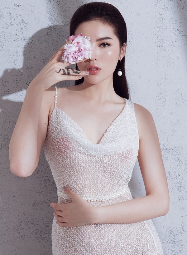 Kỳ Duyên mặc đầm xuyên thấu, khoe dáng đẹp như tượng Kỳ Duyên mặc đầm xuyên thấu, khoe dáng đẹp như tượng