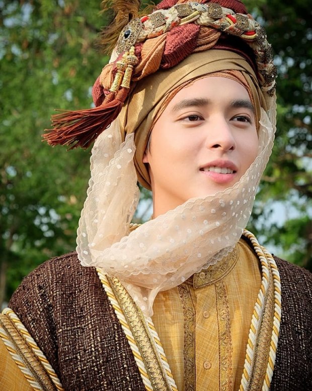 "Hoàng tử nụ cười Thái Lan" da mịn hơn con gái, mặt không góc chết - 1