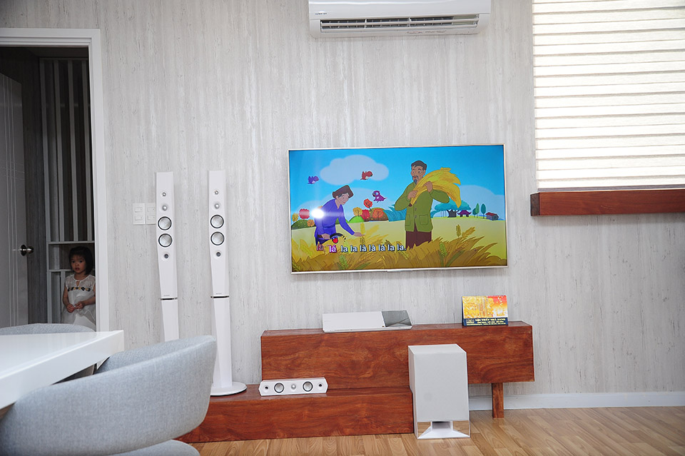 Lâm Hùng tậu căn hộ 4 tỷ, tặng vợ xinh đẹp từ Đà Lạt vào Sài Gòn sống - 4