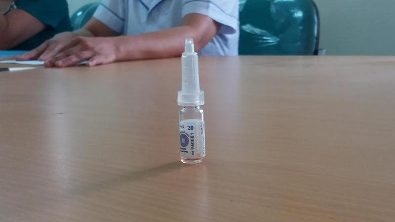 Nữ y tá “lỡ tay” cho cháu bé 3 tháng tuổi uống cả lọ vắc xin bại liệt - 1