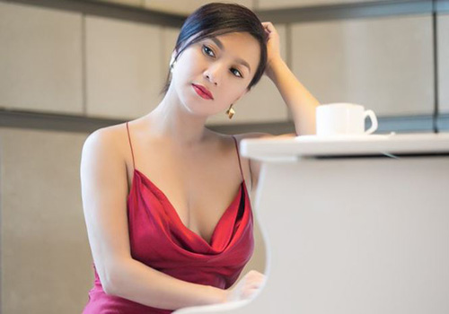 Y Phụng kể chuyện bị tẩy chay vì mặc hở Y Phụng kể chuyện bị tẩy chay vì mặc hở
