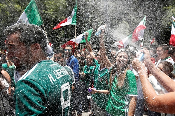 World cup 2018: Dân Mexico nhảy lên ăn mừng tạo ra động đất thực sự - 2