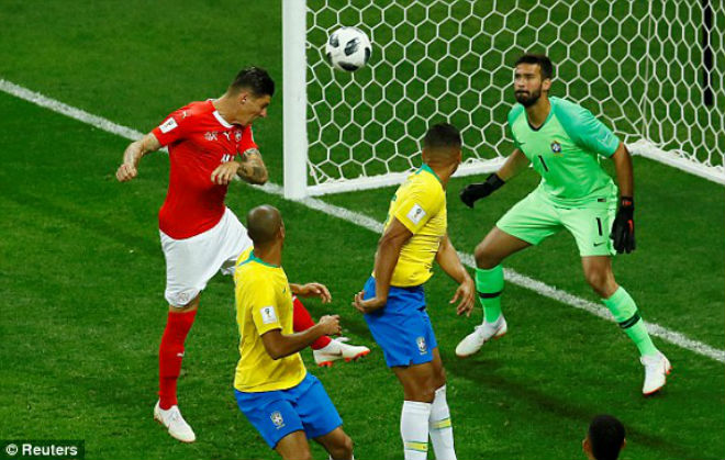 Zuber đánh đầu tung lưới "Selecao"