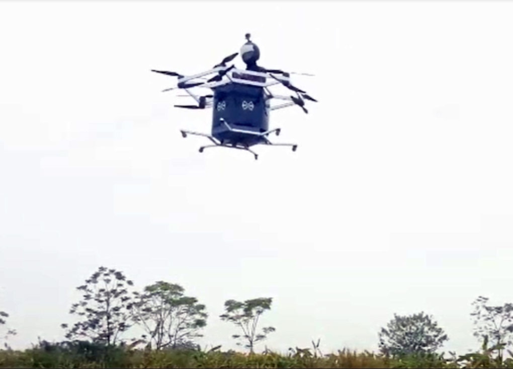 Xem kỹ sư 8X lái trực thăng tự chế bay lượn trên bầu trời - 5