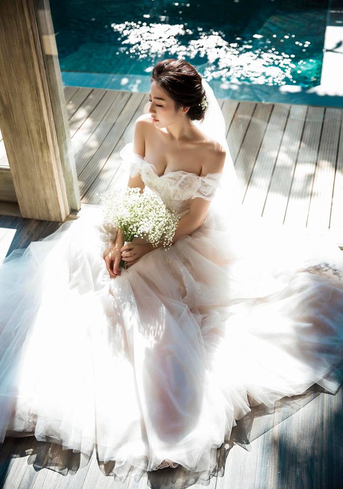 Á hậu Tú Anh mặc váy cưới lộng lẫy, kể chuyện tình với phu quân kém 1 tuổi - 2