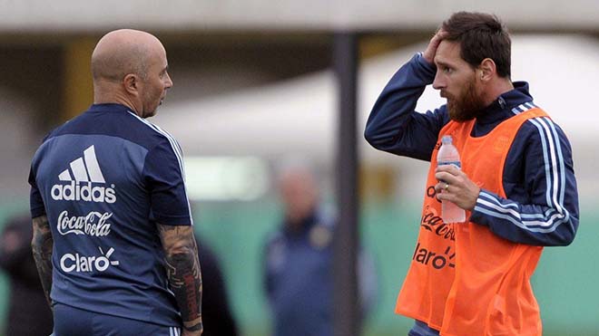 CỰC SỐC: “Ông trùm” Messi làm phản, Argentina tính sa thải HLV Sampaoli - 2