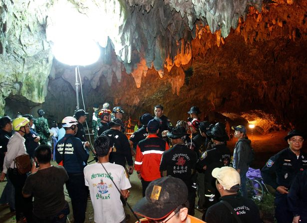 Cả một đội bóng mất tích bí ẩn trong hang động Thái Lan - 2