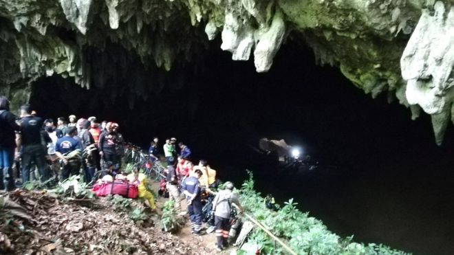 Cả một đội bóng mất tích bí ẩn trong hang động Thái Lan - 1