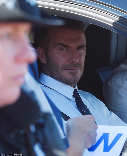 43 tuổi, David Beckham vẫn gây sốt vì mặc suit quá đẹp - 4