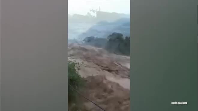 Video: Kinh hoàng trận lũ ở các tỉnh phía Bắc