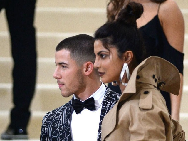 Nick Jonas: "Chàng nấm lùn sát hoa hậu" khéo mặc đẹp