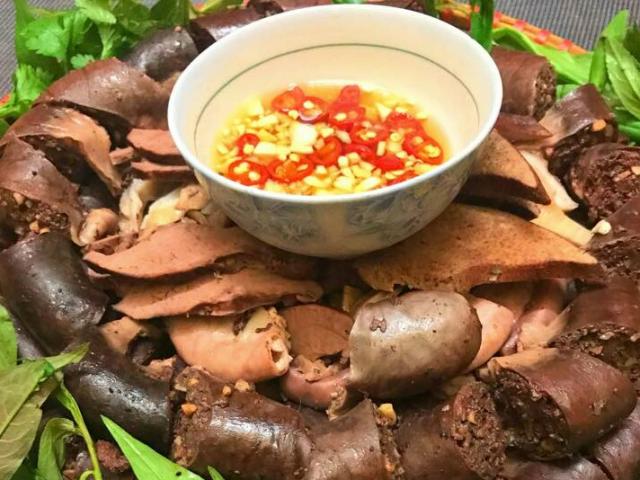 Tự làm dồi lợn luộc tại nhà vừa đảm bảo vệ sinh vừa thơm ngon khó cưỡng