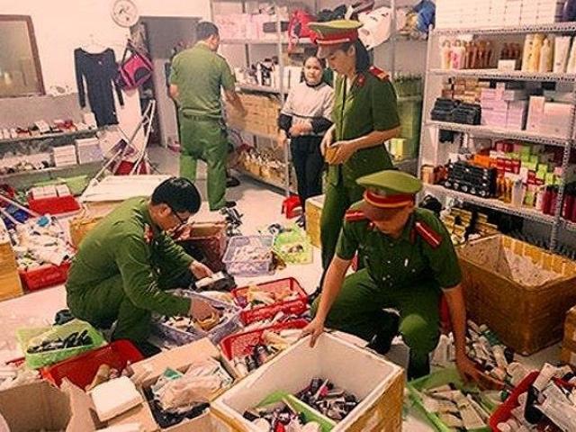 Phát hiện cơ sở làm giả nhái 10.000 chai mỹ phẩm hàng hiệu Phát hiện cơ sở làm giả nhái 10.000 chai mỹ phẩm hàng hiệu