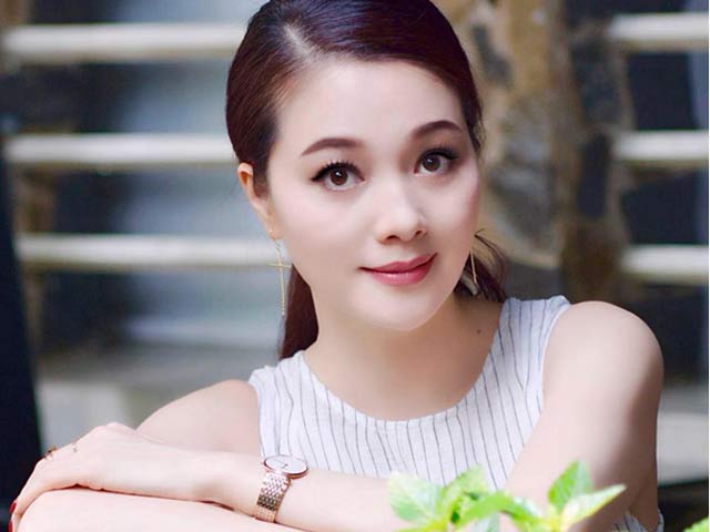 Hoa hậu Quý bà duy nhất của Việt Nam 43 tuổi vẫn đẹp nõn nà nhờ &#34;cai&#34; thứ này