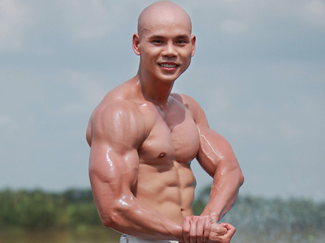 Các &#34;người hùng The Rock Việt&#34;: Phan Đinh Tùng, Văn Sơn... cơ bắp như tượng