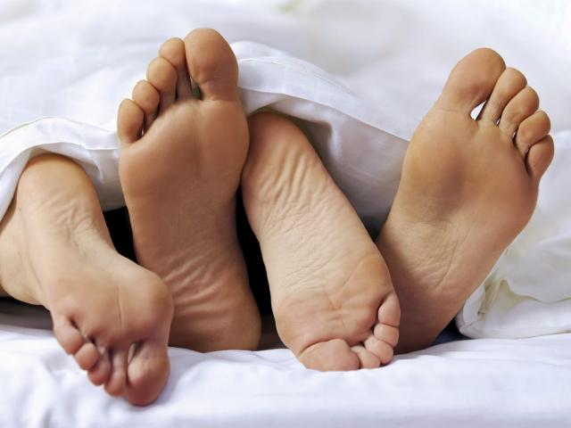 Clip: Bác sĩ lý giải vì sao "cậu nhỏ" đang cương lại "ỉu xìu"?