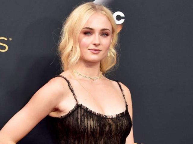 Vẻ gợi cảm &#34;chết người&#34; của Sophie Turner - nữ dị nhân vũ trụ X-men