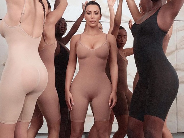 Kim Kardashian ra mắt bộ sưu tập nội y "bóp dáng" hợp với mọi chị em