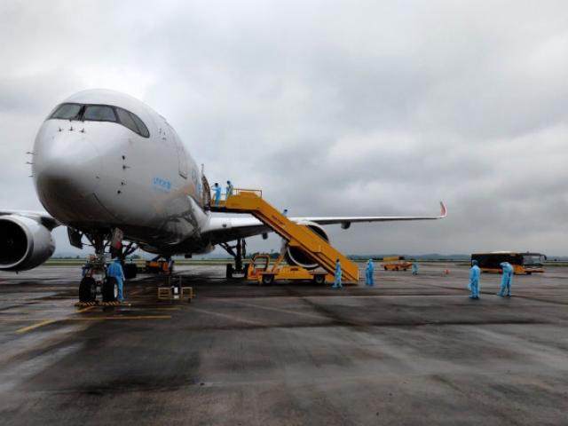 Tin tức 24h qua: Quảng Ninh đón chuyến bay đặc biệt chở 308 hành khách tới từ Hàn Quốc