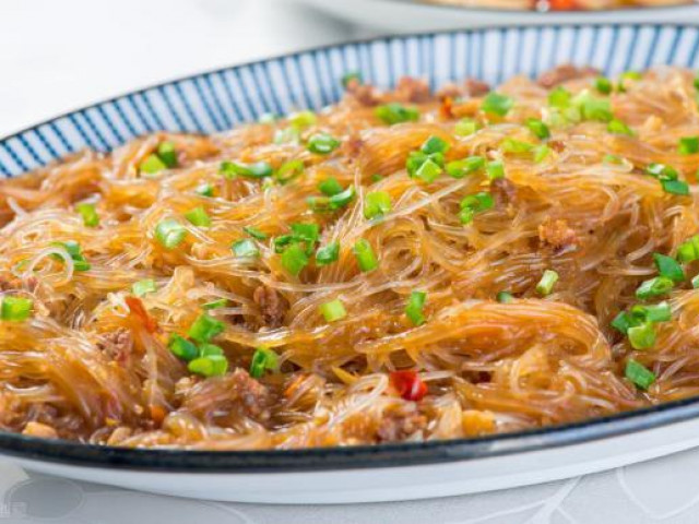 Chần xong chớ xào luôn, thêm 1 bước, miến xào mềm tơi, không vón cục Chần xong chớ xào luôn, thêm 1 bước, miến xào mềm tơi, không vón cục