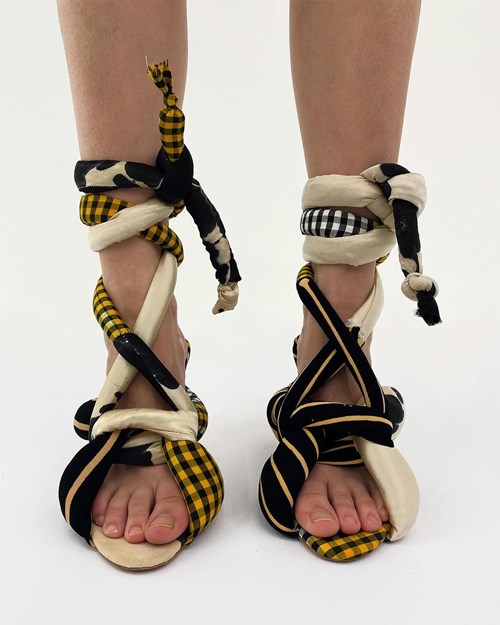 Những đôi sandal không kém phần cực đoan, bền vững và sang trọng - 4