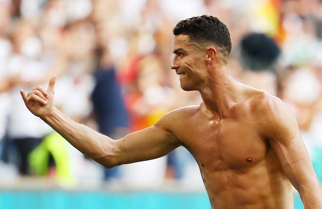 Ronaldo 6 múi không chỉ là một cầu thủ bóng đá vĩ đại, mà còn là một chàng trai đầy cảm hứng và năng lượng. Xem những hình ảnh của anh ấy, bạn sẽ cảm nhận được sự sức mạnh và uyển chuyển của cơ thể, cùng với nụ cười rạng rỡ trên khuôn mặt sẽ làm bạn phát cuồng.