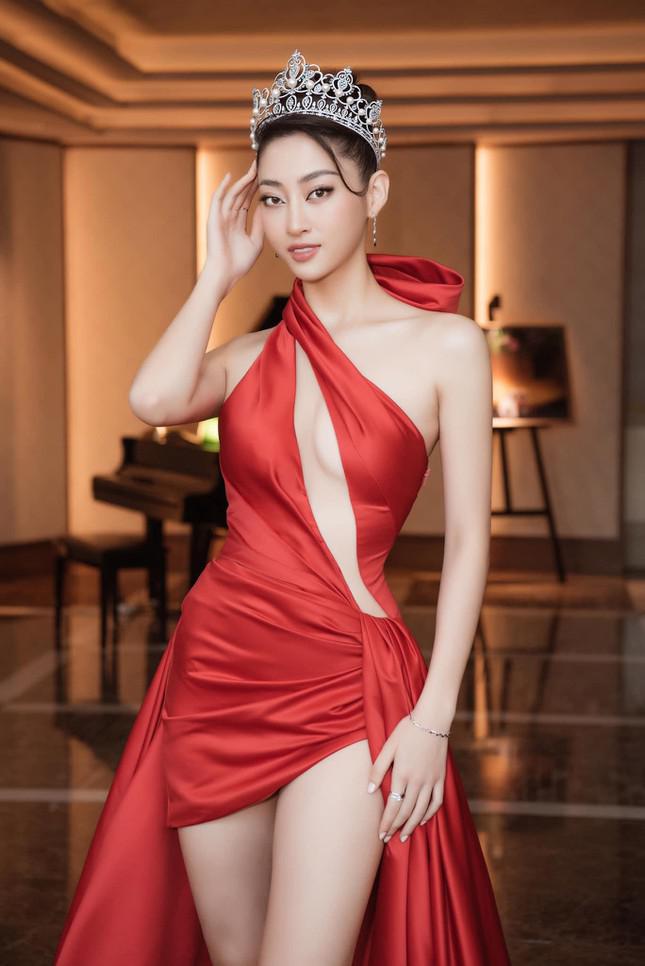 Hoa hậu Lương Thùy Linh chuẩn &#39;cao thủ&#39; mặc đồ xuyên thấu: Nhìn tưởng hở, hóa ra cực kín - 6