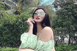 Khánh My diện váy xẻ cao, ngày càng đẹp khi độc thân