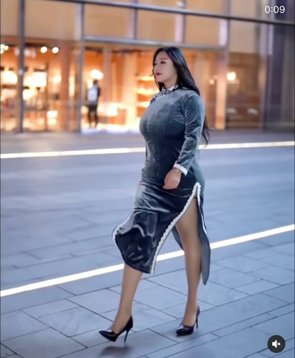 Mỹ nhân đường phố được săn đón bởi váy bó tôn dáng bất cân xứng - 5