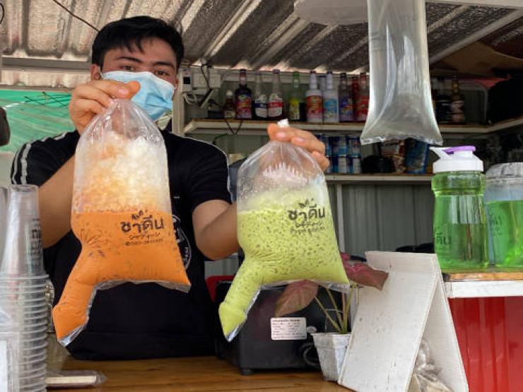 Quán trà sữa Thái Lan “nổi như cồn” trên mạng với bao bì hình nhạy cảm