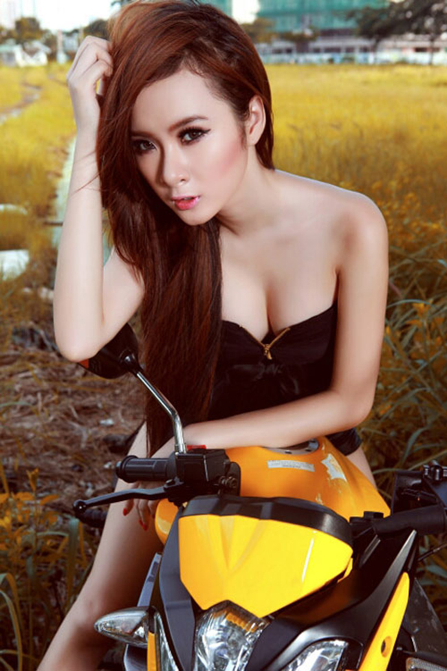 Khánh Thi, người đẹp An Giang cưỡi xe phân khối lớn, diện đồ không nội y gây choáng 11