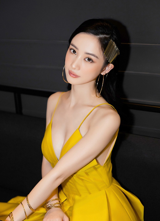 Trâm Anh tạo dáng bốc lửa bên bàn ăn vẫn thua xa 